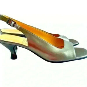 SALVATORE FERRAGAMO GREY LEATHER SLINGBACK KITTY HEEL OPEN TOE SANDALS 6.5